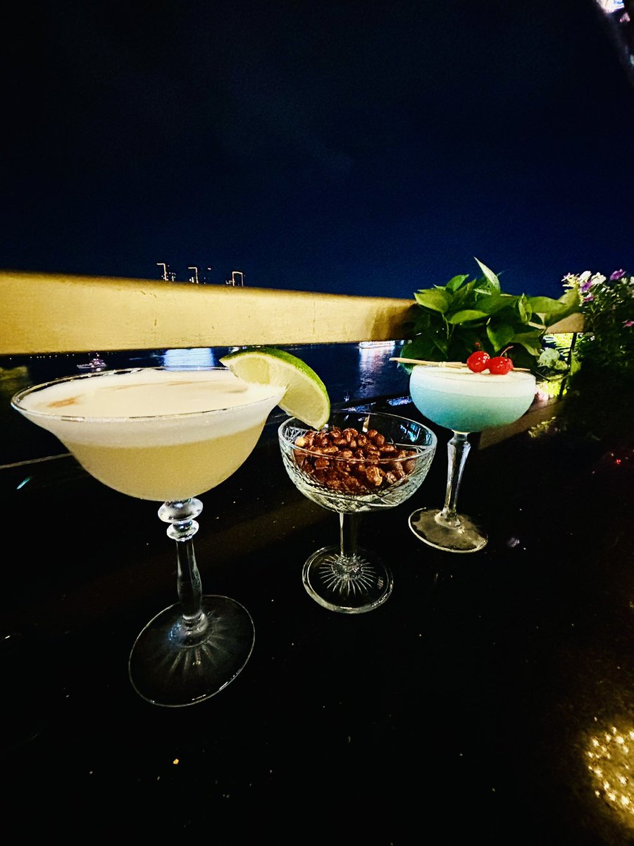 Capt_Chronicles's tweet image. Drinks with a view tonight!!!

#skyline