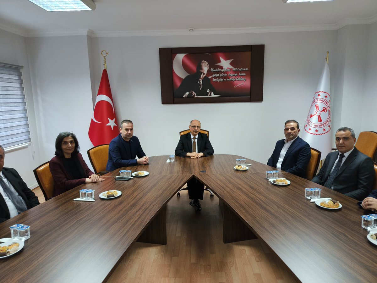 📍Malatya Defterdarlığı

Maginder üyelerimizle birlikte Malatya Defterdarlığı’nı ziyaret ederek Sn.Nazmi Erol ile birlikte istişare toplantısı gerçekleştirdik.
Nazik misafirperverlikleri için kıymetli Defterdarımıza teşekkür ediyor, çalışmalarında başarılar diliyoruz.

#malatya