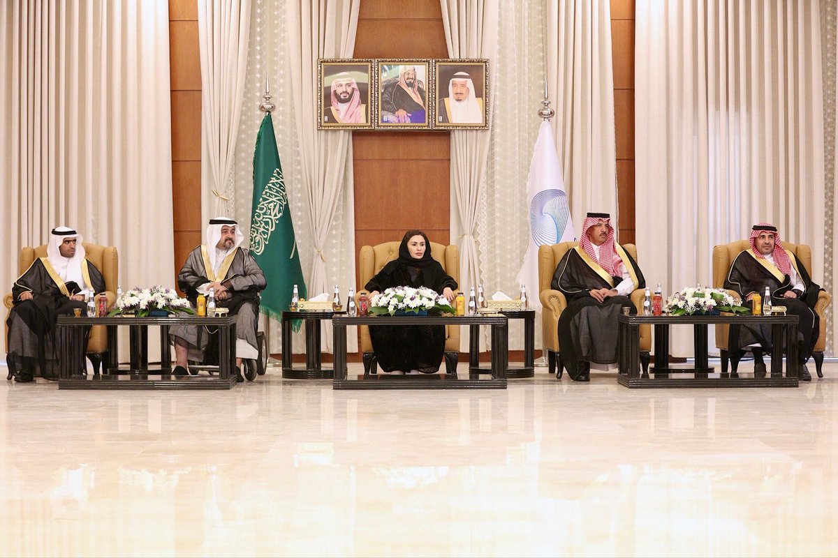 taibahu's tweet photo. #جامعة_طيبة توقع عقد إنشاء
كرسي السيد علي شربيني لتقنيات الابتكار
لخدمة ذوي الاحتياجات الخاصة
القائم على براءة اختراع
لجهاز لمسي يحوّل الصوت إلى اهتزازات
لتمكين الصم وضعاف السمع
من التعلم وتلقي القرآن
ويستهدف نقل التقنية
من نطاق البحث إلى التطبيق

للمزيد🔗 https://t.co/XnG9QuiBPg https://t.co/cqv5FKa2QE