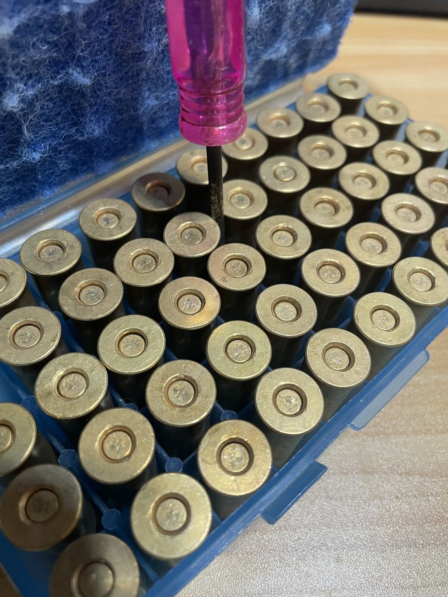 TKHero1994's tweet image. さて、週末に向けて重い腰をあげてカートリッジを洗いますか
最近新しいホルスターと撃ち方になって最適解を探っている最中なので練習会が楽しみで仕方ない😊
始めたばかりの頃を思い出します
早撃ちに限らず何でもそうですが試行錯誤して良い結果が出ている時って楽しいですよね、