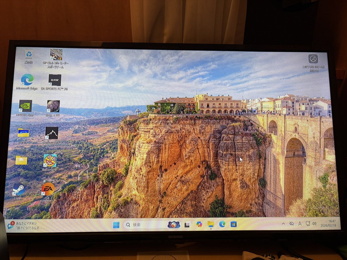 組立2ヶ月で再分解&amp;修理に出したPCパーツが昨日やっと揃って、且つ今日たまたま休みだったので気合入れて組み上げた！！

再組立の際ちょっとおっかない部分があったし、なんなら雑すぎてUSB1箇所挿さらなくなったけど自分にしては上出来でしょう。

ちなみにマザボとメモリが壊れてたらしい。