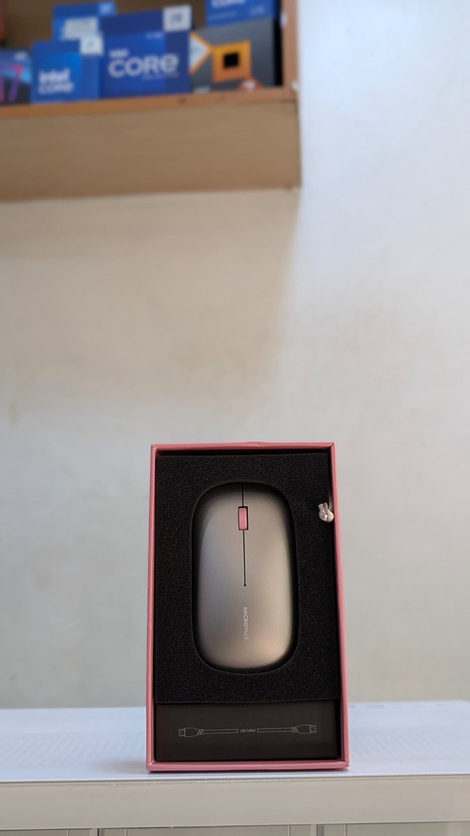 Jenny_Meier12's tweet photo. Form meets function. 🩶✨
​The Micropack wireless mouse features a stunning metallicgrey finish and a rechargeable design to keep you moving. Minimalism never felt so productive.
​Shop the look👇.#DeskSetup #MinimalistTech #WorkFromAnywhere #Micropack #TechAesthetic #DigitalNomad https://t.co/kyMOuue7YQ