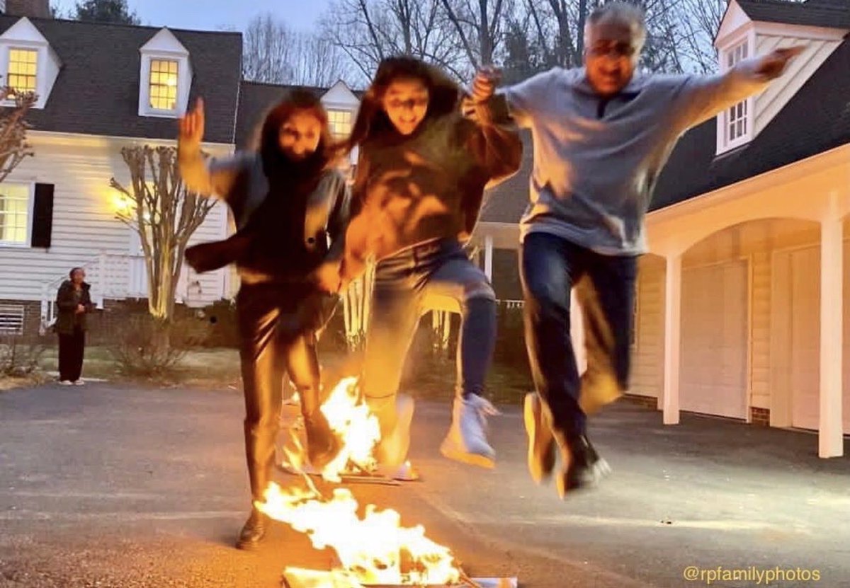 Saharaminy's tweet image. هیچ درکی ندارن چیزی که سعی می‌کنن باهاش تخریبش کنن همون چیزیه که ما میخوایم به دستش بیاریم، زندگی.