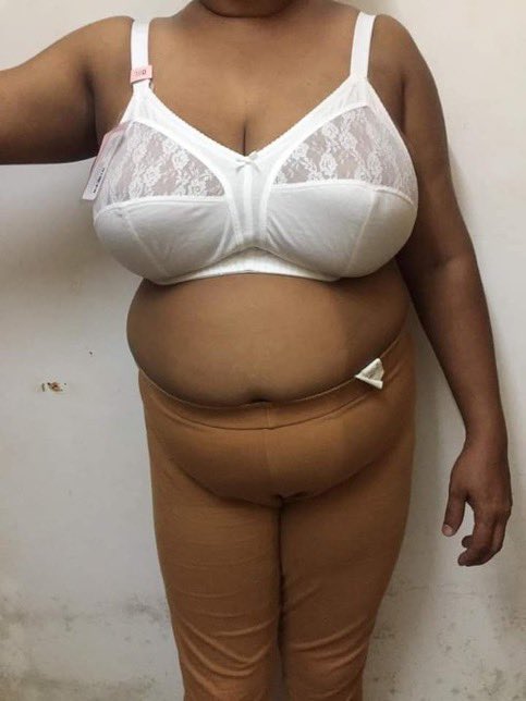 chiku_inc69's tweet photo. Meri Umar k in❤️❤️cest relate kar paaenge ye white bra me pakka unhone maa ko change karte hue dekha hoga❤️😍 bachpan me pta hi nhi chlta tha jo aaj maa aise hi saamne change karti h kal ko unko chup k change karte hue dekhna hoga❤️😍 uff meri pyaari desi sagi Maa❤️❤️ real Inc online dm to chat