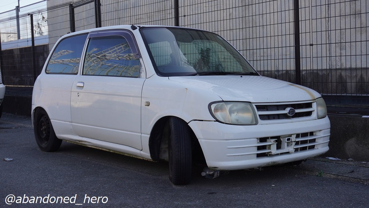 ダイハツミラ ナンバーのないL700ミラ こういう系の放置車も、平成は