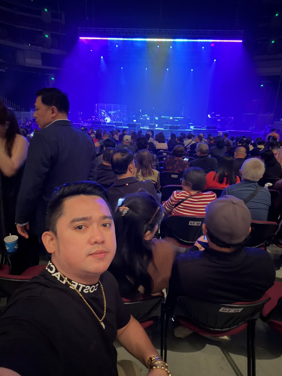 johnjunerey27's tweet photo. From karaoke coins from my Lola Tasing to winning 3rd place at CTU Idol singing You Raised Me Up and To Where You Are…

Now I finally get to hear Josh Groban live, together with legends @reginevalcasid and @4eversinging4u 

What a full-circle moment. 

#JoshGroban https://t.co/mDlKlimxpl