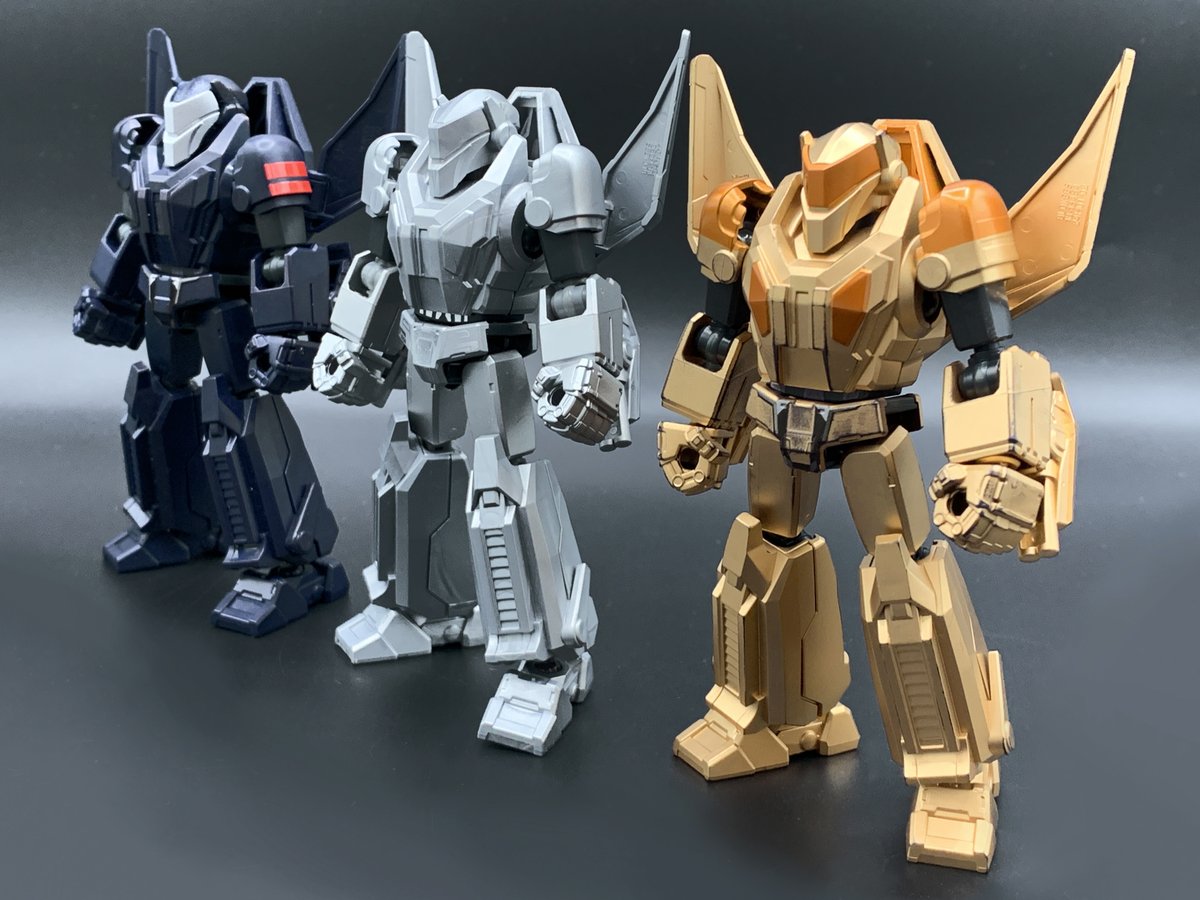 supernegative's tweet photo. デストラッカーをリペイントしてゴールドトラッカーに。これで3階級？並べることができました。  #TransformersOne   #トランスフォーマー #Blokees https://t.co/GVqQAxr1pc