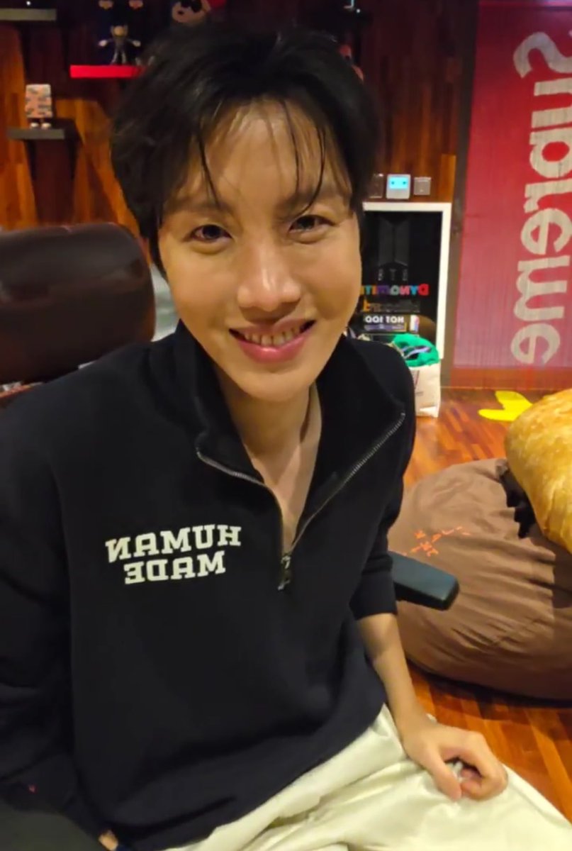 raplinehr's tweet photo. hobi🌟 is live! https://t.co/aCsjjg7JyF