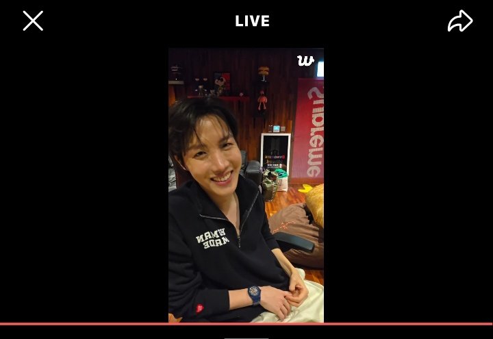 Hobi is live🥹
