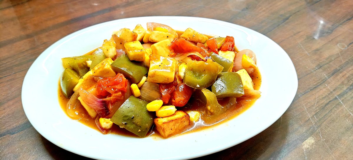dipzblue's tweet image. Chili Paneer is one of those dishes that instantly lifts the mood- vibrant, saucy &amp;amp;packed with textures.Who says chili paneer needs garlic to taste bold? This recipe proves otherwise. Dig in foodmoodon.blogspot.com/2026/02/restau… #chilipaneer #indochinesedishes #tasty #delicious @TastingTable