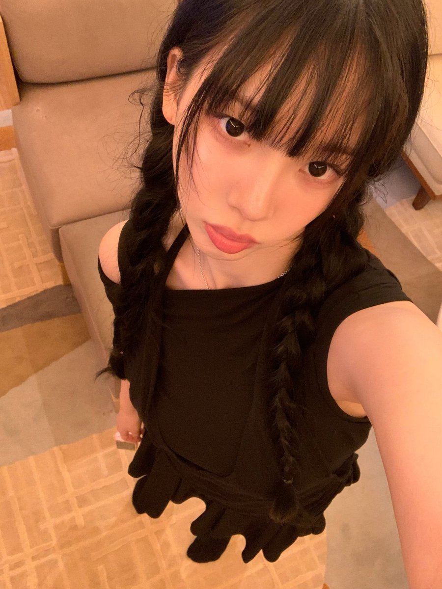 white cat                                       black cat