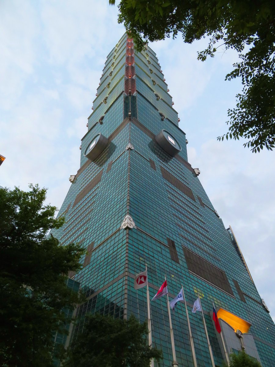 _S_Step_'s tweet image. First traveling solo:

Ke kota : Lombok
Ke negara : Taiwan

😆🙌