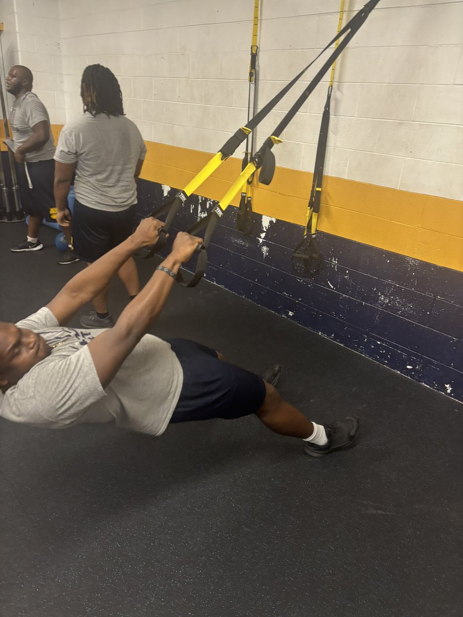 AverettFootball's tweet photo. GOOD MORNING 🌞 #VILLE https://t.co/vaqFdoxOzD