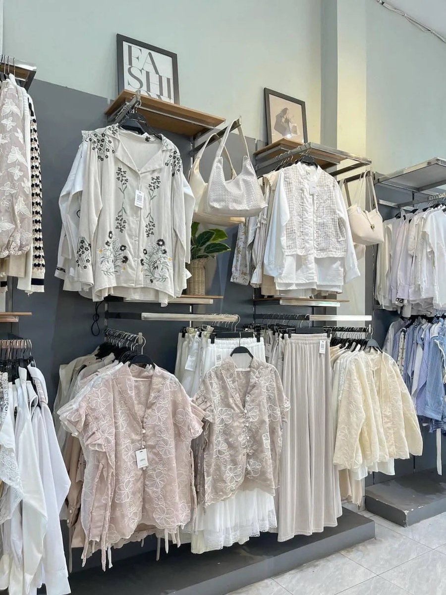 MAAF DI UMUR 30 BARU TAU KALAU.. 😭🙏🏻

ternyata ada toko outfit yang cakep-cakep ini dishopee, di offline kaya Blok M, Tegal, Jogja, dll dengan start 65rban aja 👀🫢