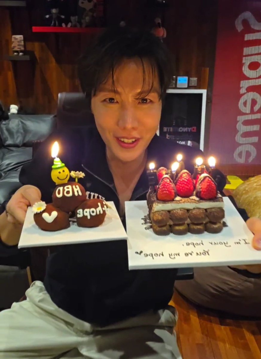 미쳤나봐 
왜이리 잘생김? 하 ㅜㅜㅜㅜㅜㅜ

#제이홉의하루가_사랑으로가득하길
#제이홉_생일복_많이받아
#HAPPYJHOPEDAY
#To_Be_Continued_218
J-HOPE’S SWEETEST BIRTHDAY
HAPPY HOBI DAY