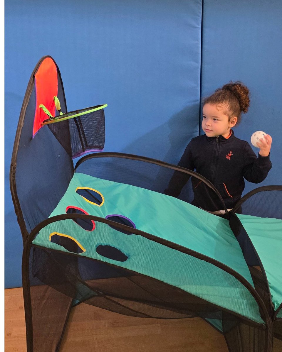 🤸‍♂️🇬🇧 En Infantil de Divina Pastora las sesiones de psicomotricidad son en inglés.

Trabajamos coordinación, equilibrio y motricidad gruesa mientras aprenden el idioma de forma natural 🎉✨
Moverse también es aprender 📚💛

#Bilingüismo #ODS4 #DivinaPastoraMadrid