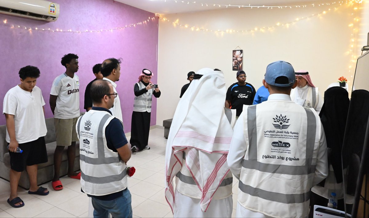 vavw_sa's tweet photo. ضمن جهود جمعية رؤية للعمل التطوعي في تعزيز المسؤولية المجتمعية، نظّمت الجمعية زيارة لدار الأيتام التابع لـ جمعية البر، دعمًا لرسالتها في رعاية الأيتام والاهتمام بهم، في أجواء سادتها الألفة والتكافل

#جمعية_رؤية_للعمل_التطوعي #رؤية_للتطوع #المسؤولية_المجتمعية #العمل_التطوعي https://t.co/oQpRfG2ovK