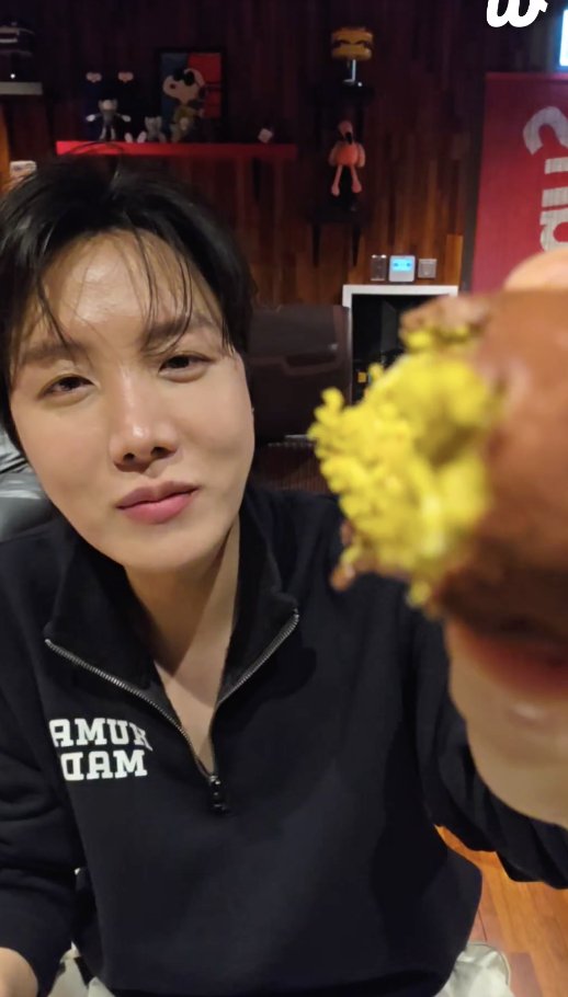 🐿️ It's good. 
🐿️ Say ah!