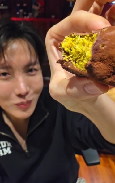 ⊙⊝⊜-dalia- tweet media