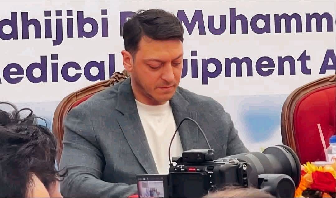 Mesut Özil will share Iftar tomorrow with Rohingya refugees at the Cox’s Bazar camp in Bangladesh. 🇧🇩🤲

#MesutÖzil #Bangladesh