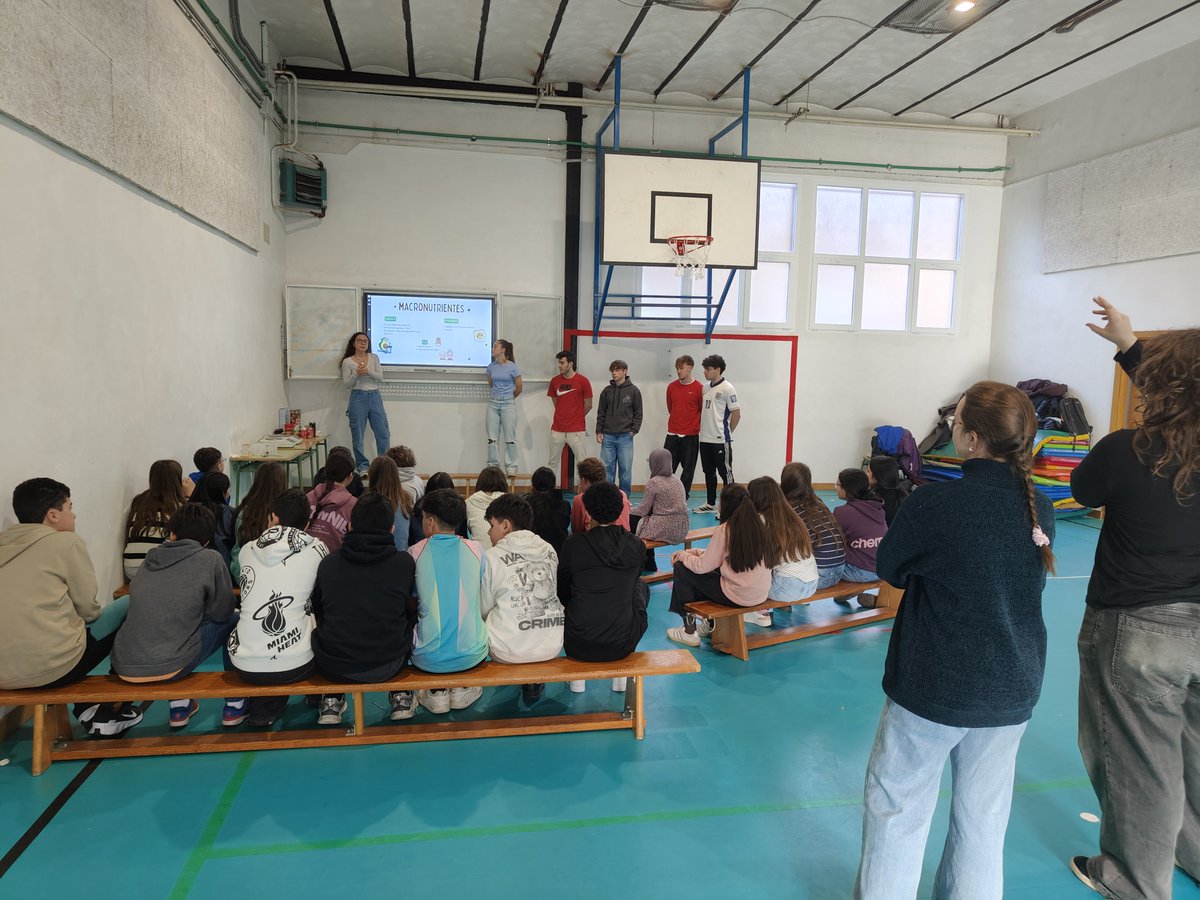 El alumnado de CFGS 2º #Dietética, en el módulo de Educación Sanitaria, ha comenzado el #ProgramaSanitario para acercar al alumnado de 1º ESO  una mejor interpretación del #EtiquetadoNutricional y concienciar de la importancia de una alimentación saludable y el ejercicio físico