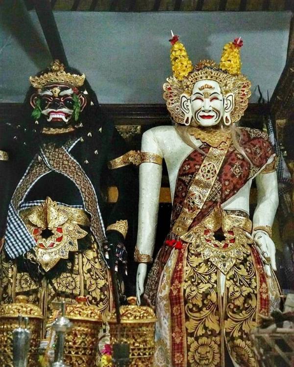 Kan orang Betawi itu suku baru yah yang mana campuran dari suku-suku Indonesia. yang keliatan Sunda, Jawa, Melayu, China, Arab dan Portugis. Selalu ada catatan bahwa orang bali dikirim ke Batavia, tapi gak pernah ada trahnya, trus aku liatlah Barong Landung and oh ini ternyata