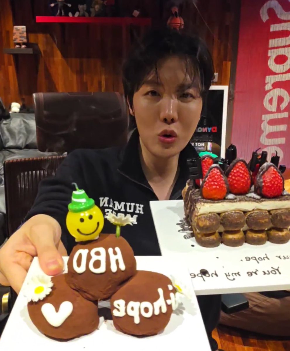 sealkoos's tweet image. happy birthday hobi, my cutie patootie