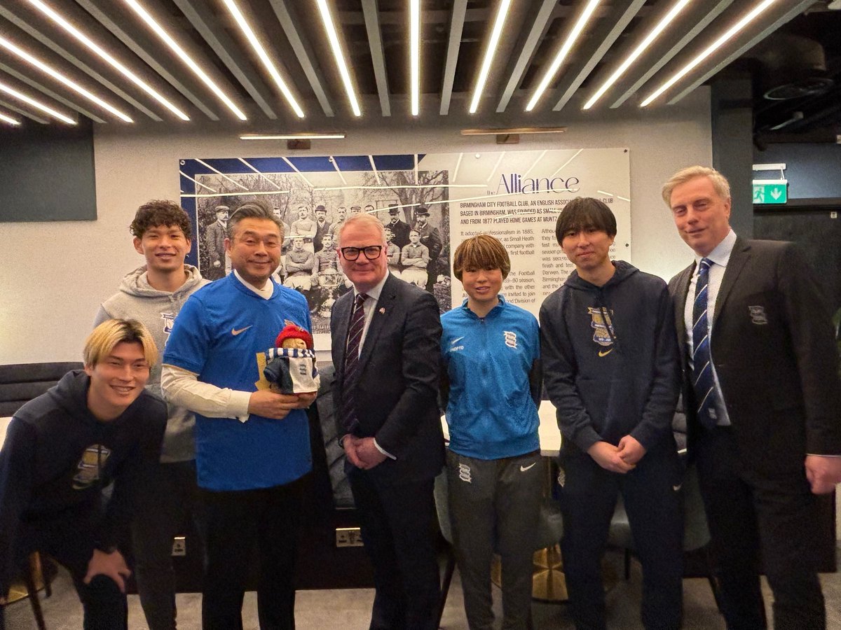 🇯🇵🏴󠁧󠁢󠁥󠁮󠁧󠁿 Hiroshi Suzuki, Japan’s Ambassador to the UK, visited Birmingham City to meet the four Japanese players currently at the club:

• Tomoki Iwata
• Kyogo Furuhashi
• Kanya Fujimoto
• Asato Miyagawa

📸 <a href="/AmbJapanUK/">Hiroshi Suzuki</a>