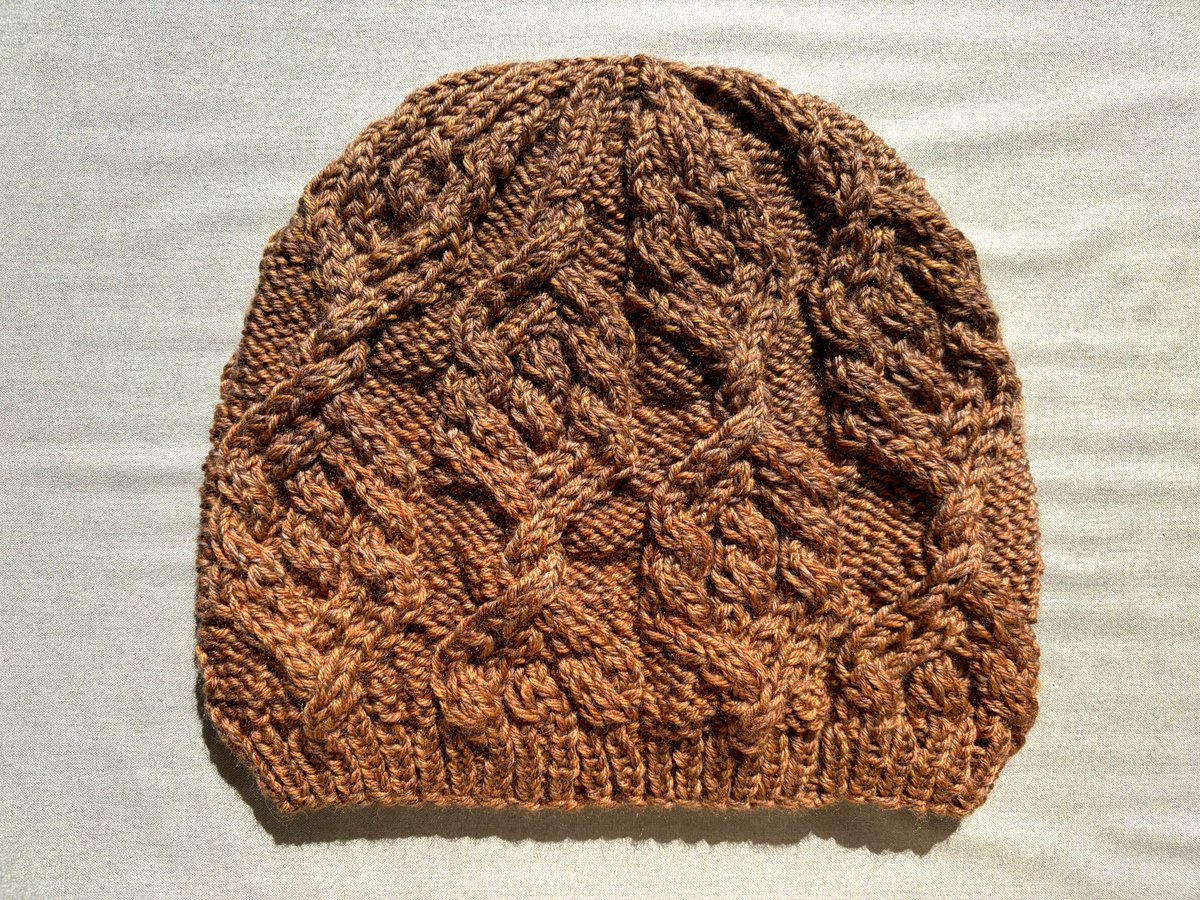 knit_na's tweet photo. 祖母の帽子が完成したので、実家に配送📦
サイズも色もいい感じだと喜んでもらえました✨
Winter Highwayを、Cascade YarnのHeritage Waveの2本取りで🧶
祖父が亡くなって寂しそうにしてるので、これで少しでも元気出してもらえたらいいな。 https://t.co/7ulM2239Iv