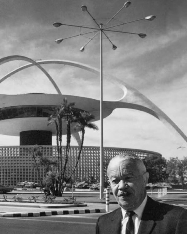 Happy Birthday to architect Paul Revere Williams- He was the first certified Black architect west of the Mississippi &amp; the first Black member of the American Institute of Architects

He also designed homes of
Frank Sinatra, Lucille Ball &amp; Desi Arnaz, Lon Chaney &amp; Barbara Stanwyck