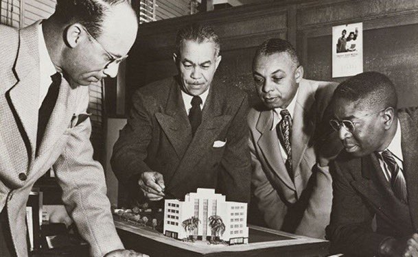 SebastianAvenue's tweet photo. Happy Birthday to architect Paul Revere Williams- He was the first certified Black architect west of the Mississippi &amp; the first Black member of the American Institute of Architects

He also designed homes of
Frank Sinatra, Lucille Ball &amp; Desi Arnaz, Lon Chaney &amp; Barbara Stanwyck https://t.co/Ni28GkFtUU