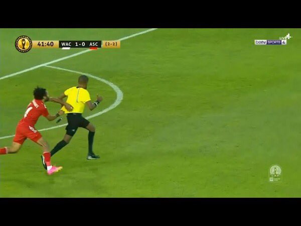 الشحات (عديم الاخلاق)👇اعتدى بالصفع والشتم على الشيبي وتطاول على احد الحكام وقبل يومبن داس على لاعب الجيش الملكي🇲🇦
لو كانت <a href="/CAF_Media/">CAF Media</a> محترمة لتم توقيفه عن مزاولة كرة القدم-لكنه محمي من المصري مصطفى الماشطة👇الذي ساوى بين فوطة الصبياري🇲🇦و تحريضPape Thiaw