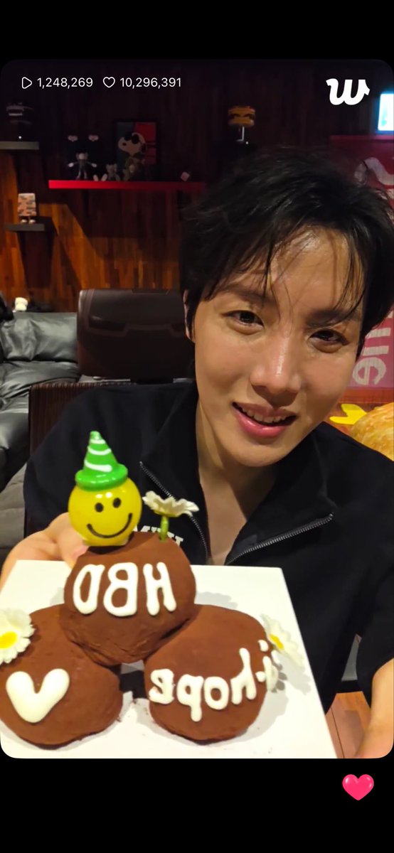 Purplesnowheart's tweet photo. Happy Birthday Hobiii🥺💜 https://t.co/2bo55FNcjx