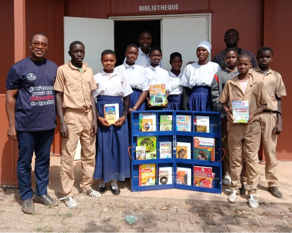 avsi_d's tweet photo. Suite à la distribution de bibliothèques dans le cadre du projet #PATEB, #AVSI  a offert 1 000 livres aux écoles du Kabadougou et du Folon pour renforcer l’accès aux ressources éducatives et soutenir l’apprentissage des enfants.   
#PeopleForDevelopment
@UnescoCIV @GPforEducation https://t.co/rjcM17HcQC