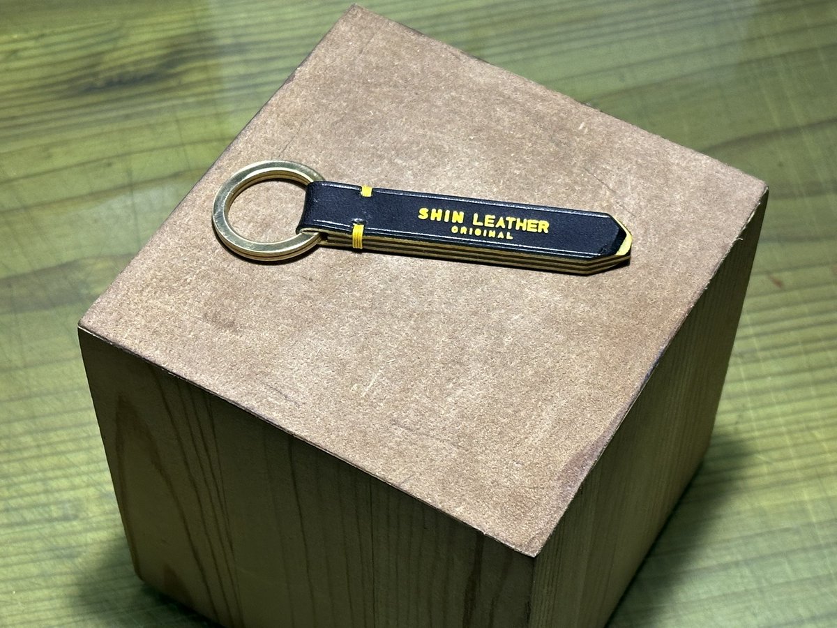 twi_hiro's tweet image. 新しいキーリング。思ってたよりグッと来ない…。とりあえず使ってみよか。

#レザークラフト #leathercraft #キーリング #キーホルダー