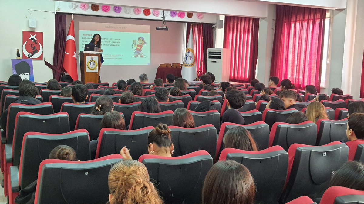 MadranAL_09's tweet photo. Çine Madran Anadolu Lisesi 11. Sınıf öğrencilerine yönelik Türkiye Bağımlılıkla Mücadele  kapsamında,teknolojinin sağlıklı kullanımı ve teknoloji bağımlılığını önlemeye yönelik Okul Rehber Öğretmeni Neslihan AĞRI tarafınca bilgilendirme yapıldı
@CineIlce 
@MadranAL_09 https://t.co/8IsN5VWz5t