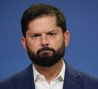 SebastianRochaZ's tweet photo. 🔹Hoy se concreta el viaje mas inútil de la historia.

El de @GabrielBoric a Isla de Pascua 🗿

Un Presidente ya sin ninguna capacidad de gestionar nada en favor de la isla, un viaje millonario solo por cumplir.

Un gobierno que se lleno la boca con los pueblos originarios, y donde no hubo absolutamente ningún avance en materia de calidad de vida de esas comunidades.

Otro fracaso mas del Gobierno de Gabriel.