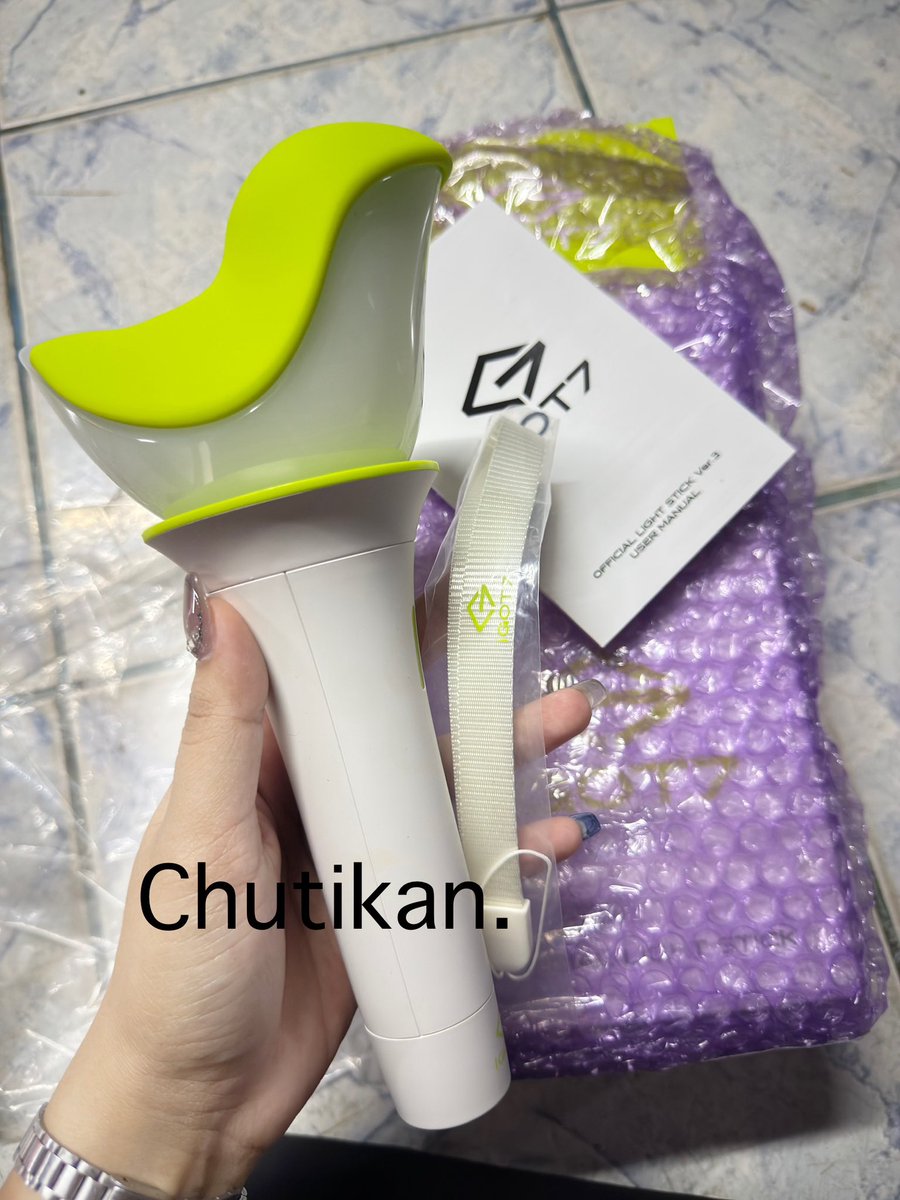 Ck_pp25's tweet photo. ปล่อย อากาบง Got7 Ver3 แท้ official มือ 1
แกะเช็ค เก็บ ยังไม่เคยใช้ค่ะ 💚 2,230 รวมส่ง ems ค่ะ #ตลาดนัดอากาเซ่ #ตลาดนัดgot7 #ตลาดนัดกัซ #ขายของสะสมgot7 #got7 #อากาบง #แท่งไฟ https://t.co/MjBn7YVAvB