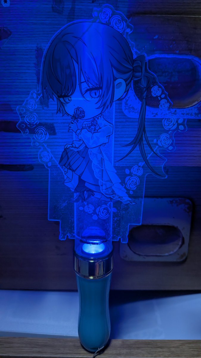 ペンライト制作の途中。 Adoのアクスタでテスト中_φ(・_・