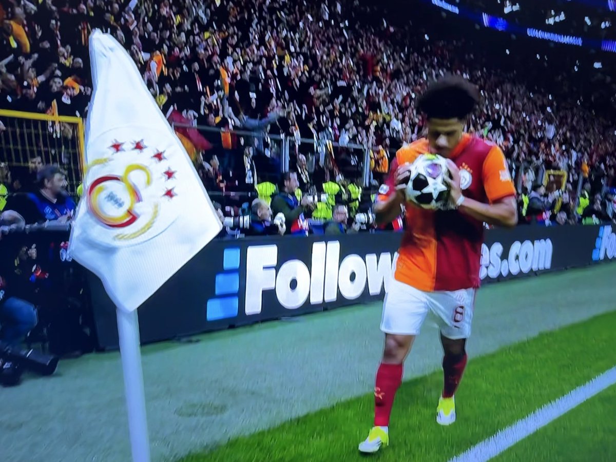Neden #Galatasaray şampiyonlar liginde heyecan uyandırıyor
Sebebi çok açık çünkü tüm camia ne istediğini biliyor yönetimlerini hocalarını oyuncularını sıralamada iyi olsa bile performanslarına göre eleştiriyor istifaya çağırıyor . Ta ki doğru yola girene kadar . Bjk ve Göztepe li