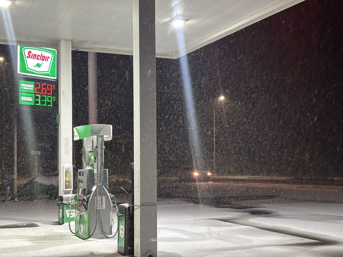 Snow is coming down!❄️🌨️

I’m live in the <a href="/KUTV2News/">KUTV2news</a> Weather Lab this morning tracking the latest road conditions!

This is a shot of a gas station just off of I-80, northeast from Kimball Junction

Stay safe out there this morning!