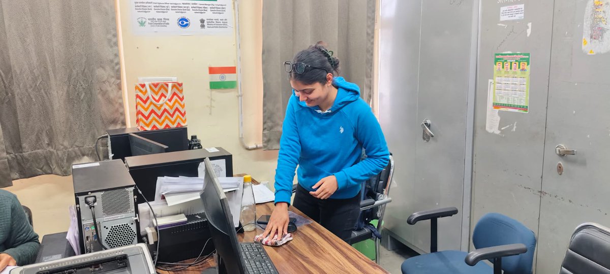 FciKarnal's tweet photo. आज दिनांक 18.02.2026 को स्वछता पखवाड़ा 2026 (विशेष सफाई अभियान) के दौरान मण्डल कार्यालय करनाल पर सभी अधिकारियों/कर्मचारियों द्वारा मंडल कार्यालय कैम्पस में सफाई अभियान चलाया गया I @FCI_NorthZone @FCIHARYANA @FCI_India https://t.co/oj5YHyxFIL