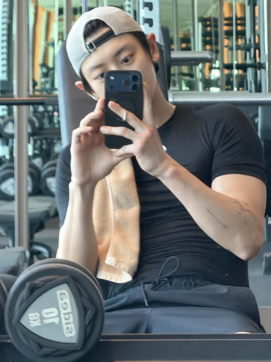 ผมคิดถึงคู่นี้ เมื่อไหร่จะถึงฉากที่นายเอกกับพระเอกได้กลับมาเจอกันอีกครั้งอะ รอมาเป็นปีแล้ว ㅠㅠㅠㅠㅠㅠㅠㅠㅠ