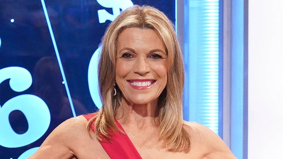 wilshirecomedy's tweet photo. HA PY B RTH AY
V N  A  WH T
#vannawhite
@TheVannaWhite 
#wheeloffortunesonytv 
@RyanSeacrest https://t.co/kljHn73k6K