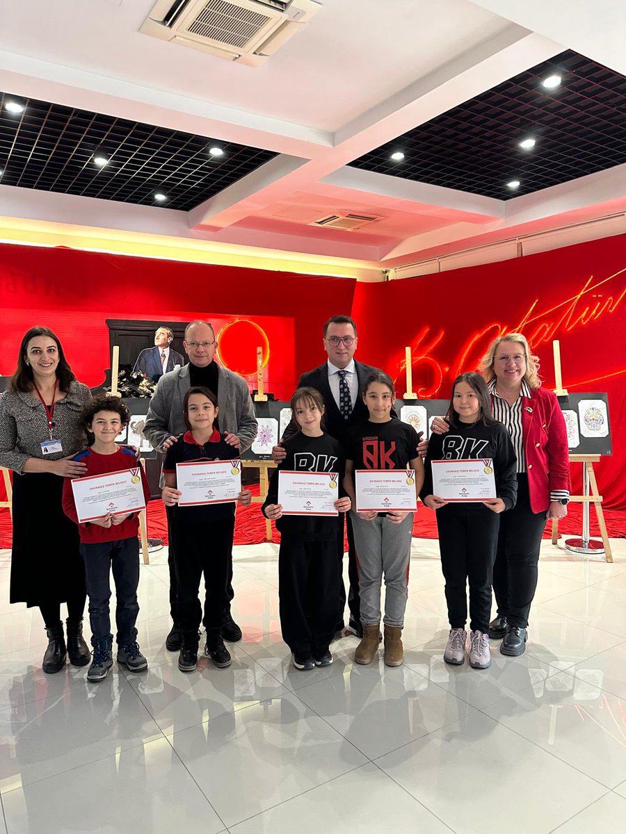 Ortaokul öğrencilerimiz; Utku Tali, Esma Aden Açıksöz, Simay Ece Arı,Berfin Bayır ve Yağmur Anılan sergilemiş oldukları örnek tutum ve davranışları ile kartlarını tamamlayarak Davranış Tebrik Belgesini almaya hak kazandı. Öğrencilerimizi tebrik ederiz.