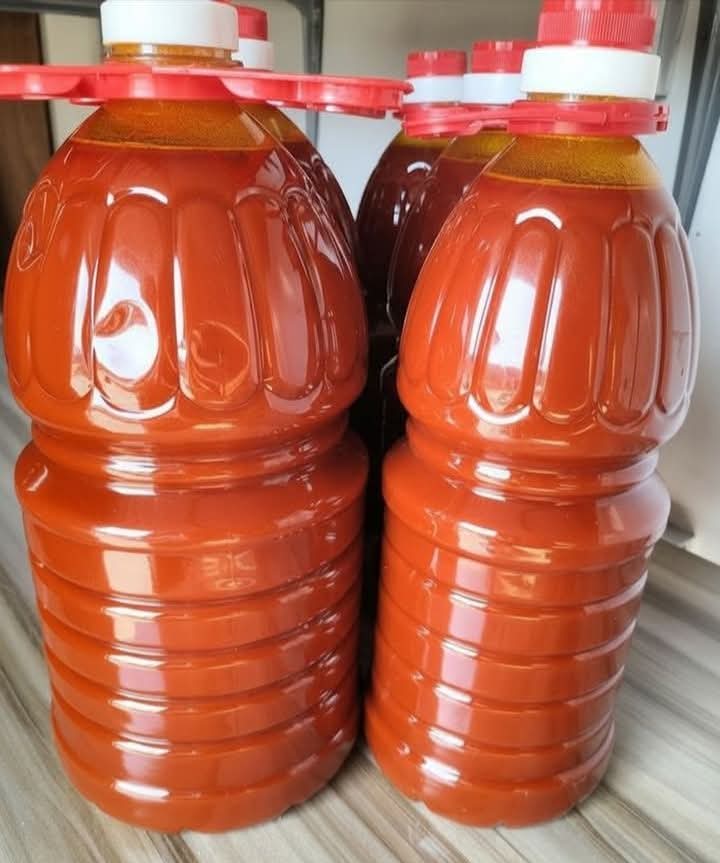 You’ve been brainwashed. 

Palm oil is the demon, they say. 

Yet you worship imported vegetable oils that inflame your gut, clog your arteries, and poison your hormones.

Palm oil is not your enemy,  it’s ancestral medicine rich in carotenoids, vitamin E, and antioxidants. 

The