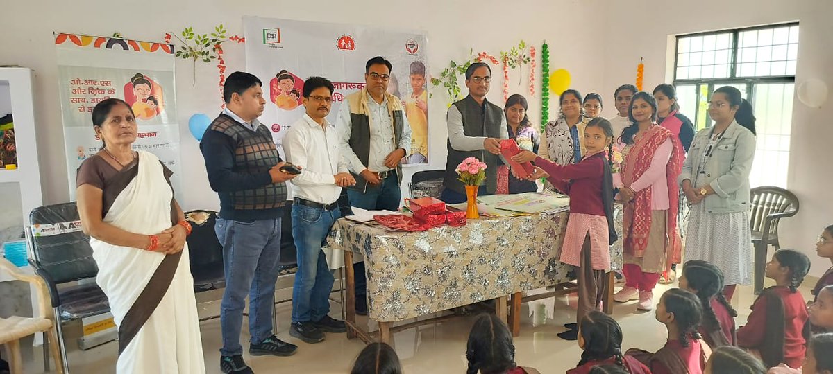 उन्नाव, 17 फरवरी, “डायरिया से डर नहीं” कार्यक्रम के तहत सोमवार को क0 गा0आ0बा0वि0, बिछिया, उन्नाव में पीएसआई इंडिया और केनव्यू के सहयोग से पोस्टर प्रतियोगिता, स्लोगन लेखन प्रतियोगिता आयोजित की गयी।   बी एस ए शैलेश कुमार पाण्डेय की अध्यक्षता  मे जागरूकता कार्यक्रम आयोजित किया गया