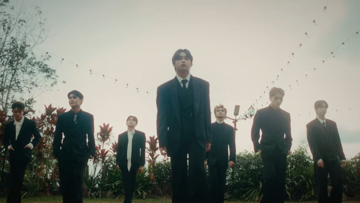 Classy look in an emotional song. Looking fine GwaPITO.

HORI7ON LUNOD UNFOLDS

#HORI7ON_SpecialFilmTeaser
#HORI7ON #호라이즌 
<a href="/HORI7ONofficial/">HORI7ONofficial</a>