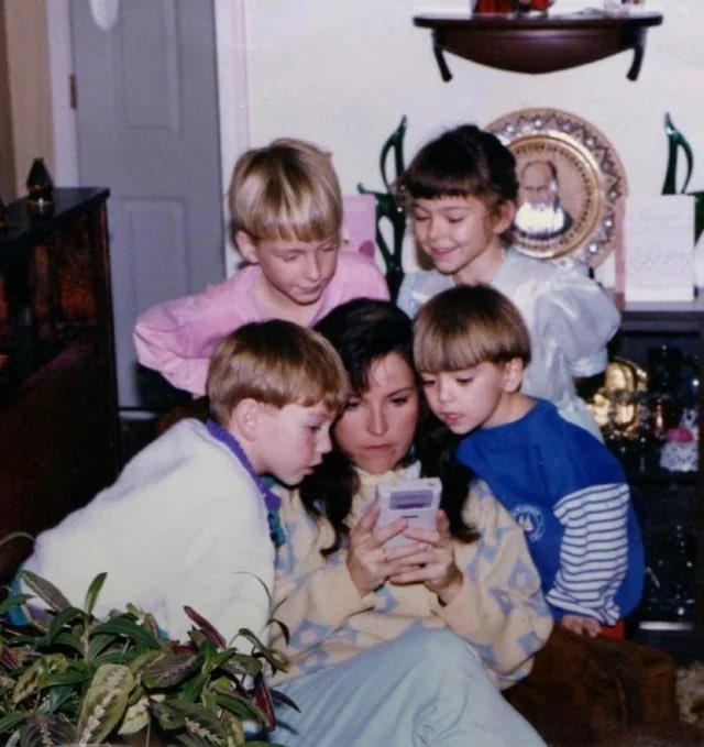 Mom helping her kids through a tough level in Super Mario Land on the Game Boy (1989)