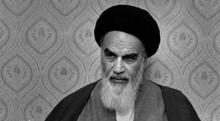 امام خمینی (ره) 
ما بنای جنگ با کسی را نداریم
لکن کسی تخطی بکند ، دهانش را خورد میکنیم!